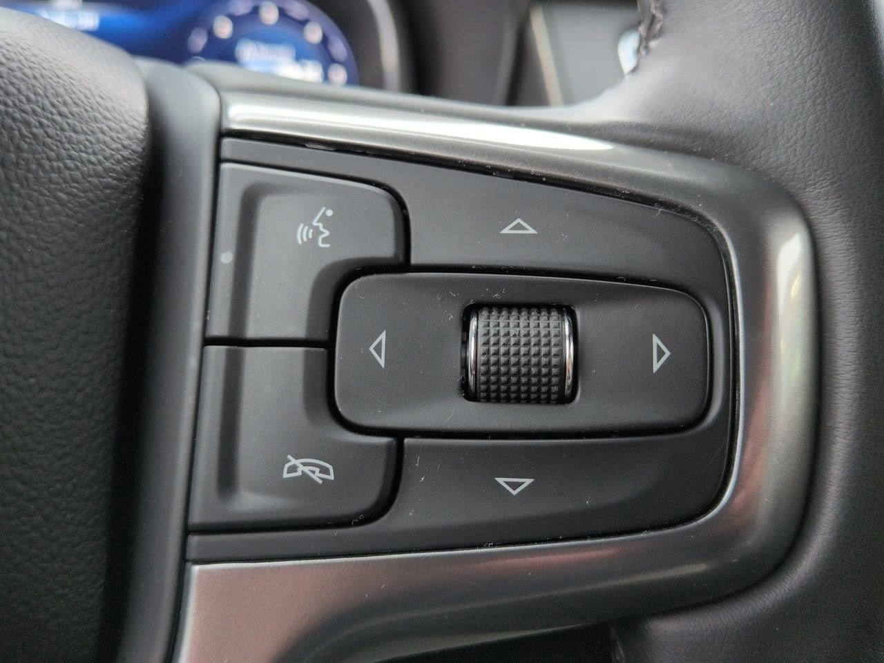 Thumbnail: 2023 Chevrolet Suburban - 25