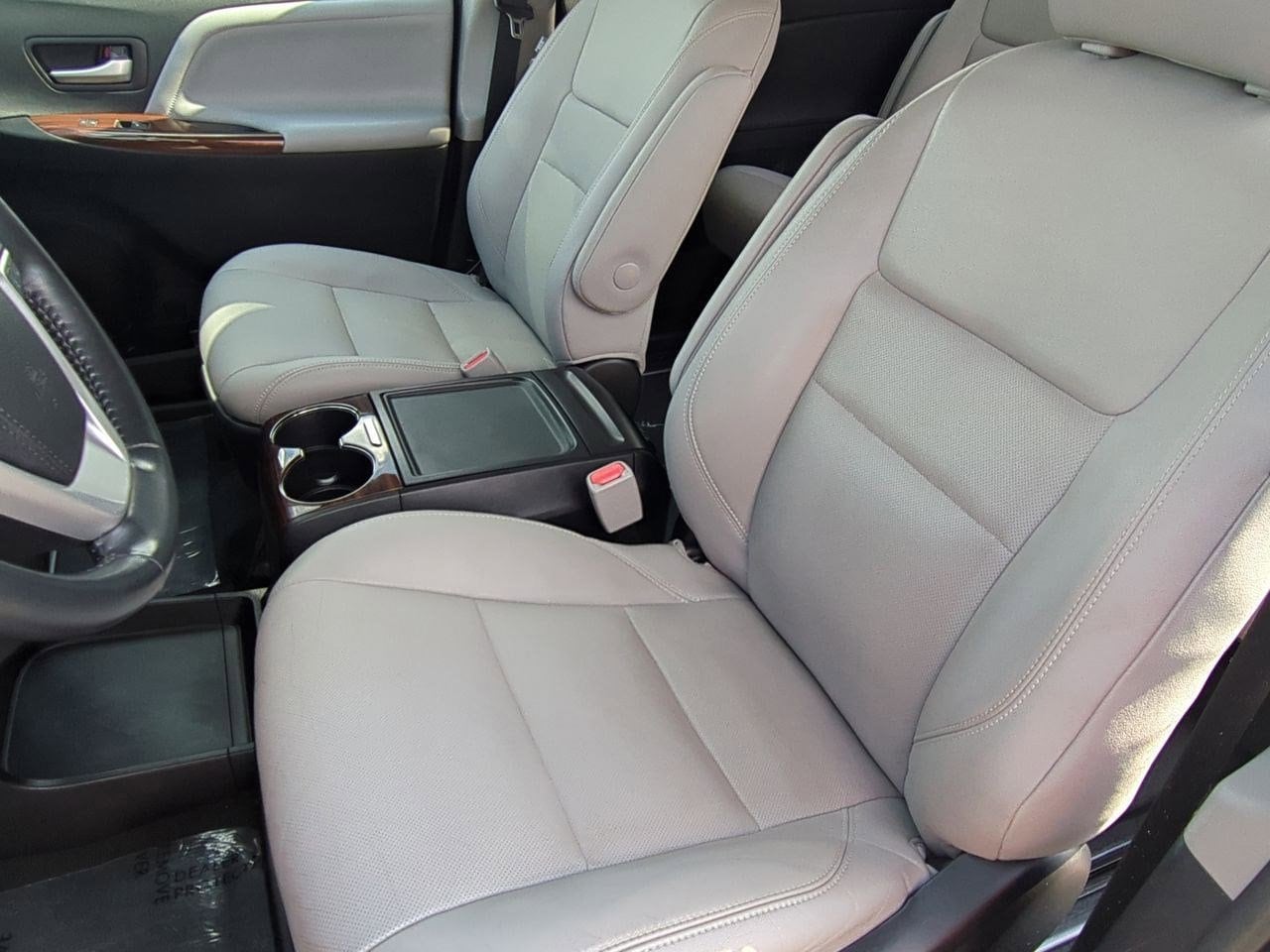 Thumbnail: 2020 Toyota Sienna - 15