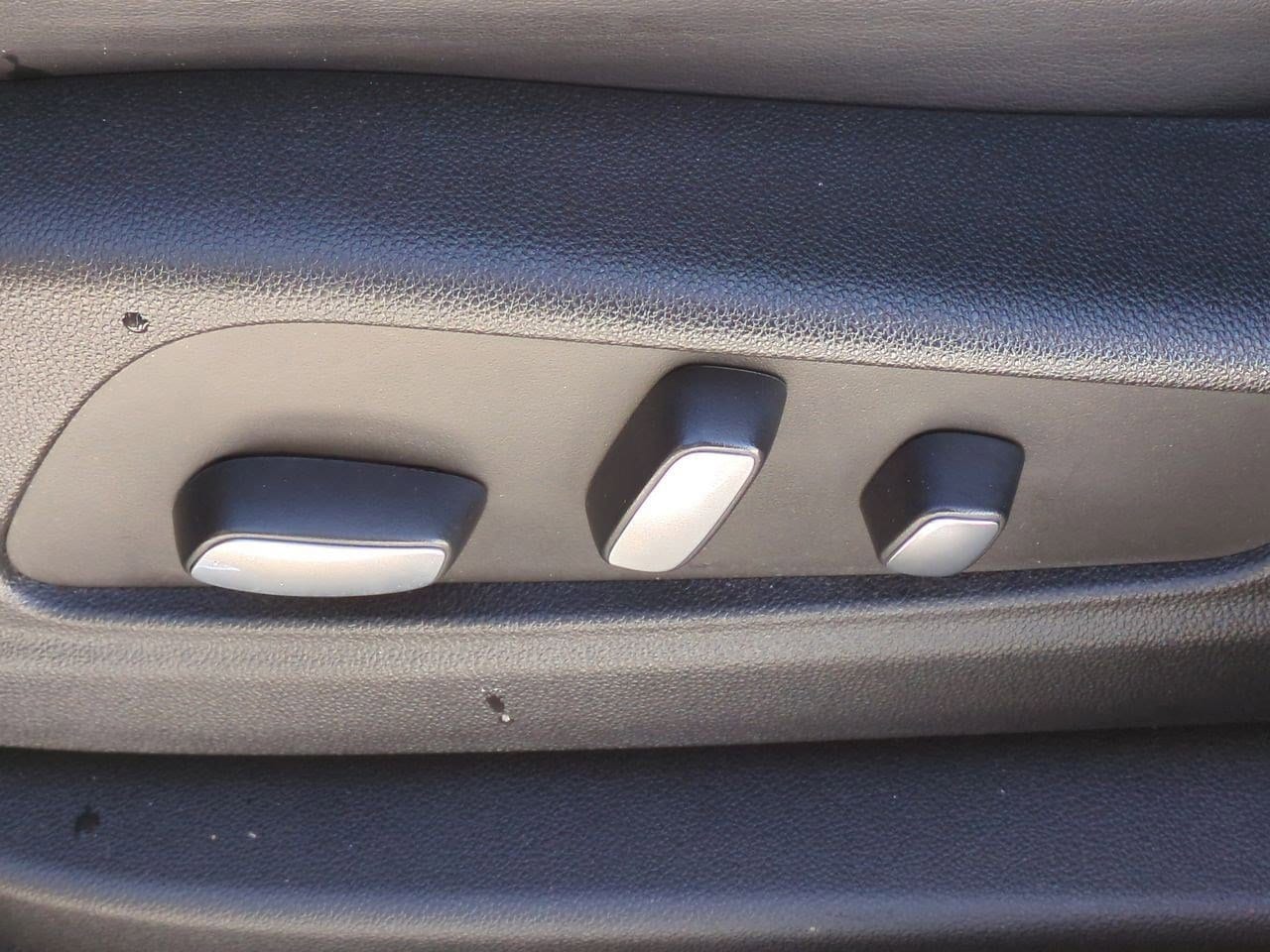 Thumbnail: 2023 Cadillac XT5 - 17