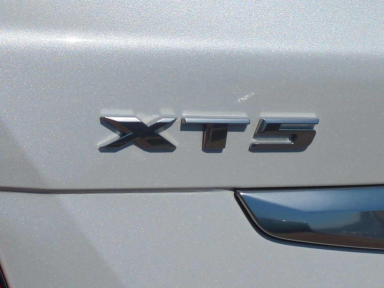 Thumbnail: 2023 Cadillac XT5 - 12