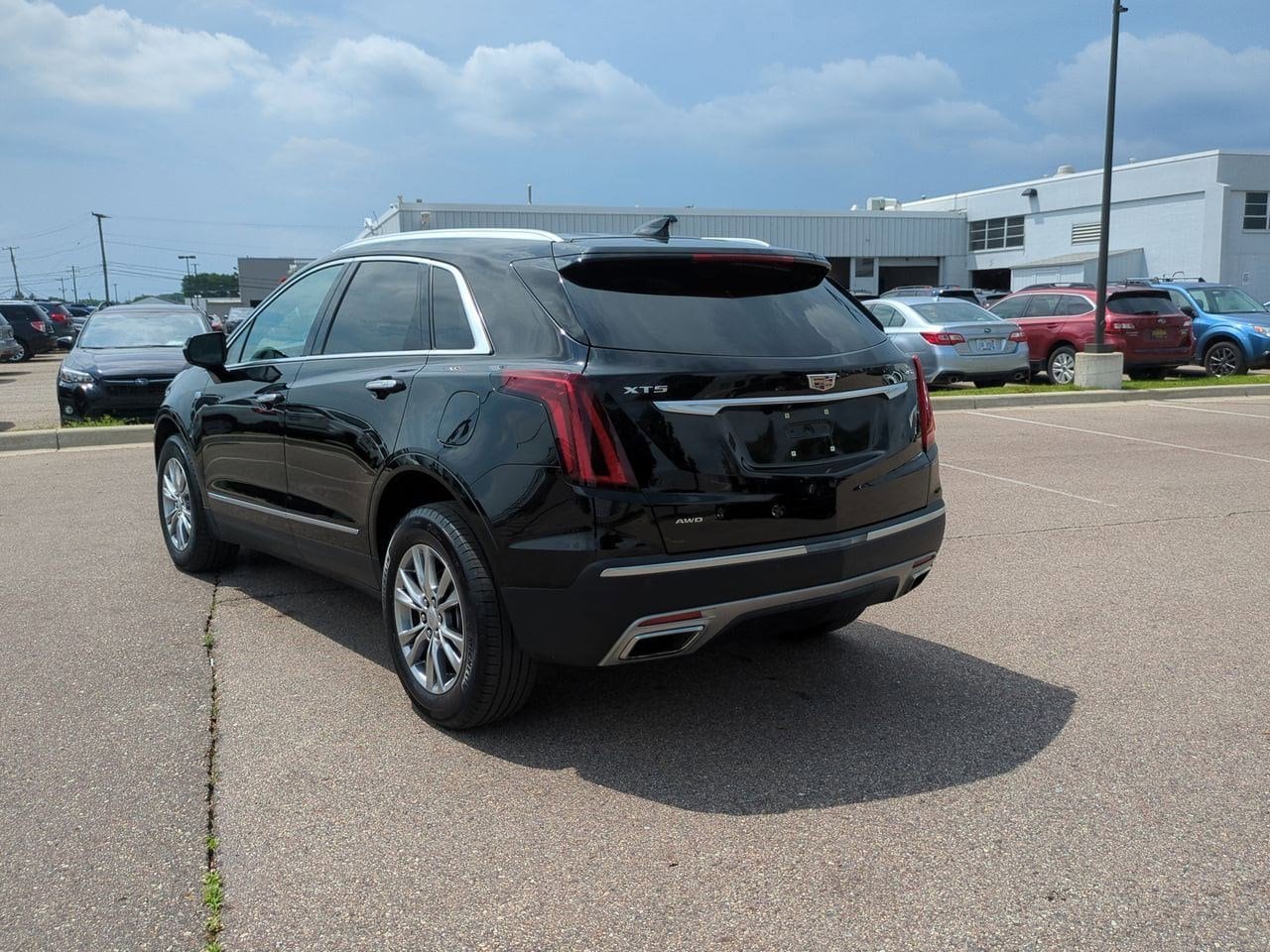 Thumbnail: 2023 Cadillac XT5 - 4