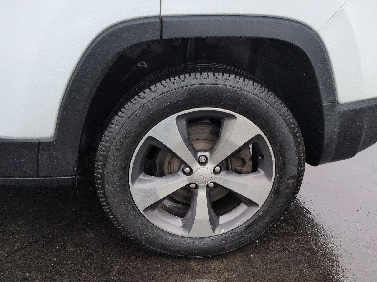 Thumbnail: 2020 Jeep Cherokee - 13