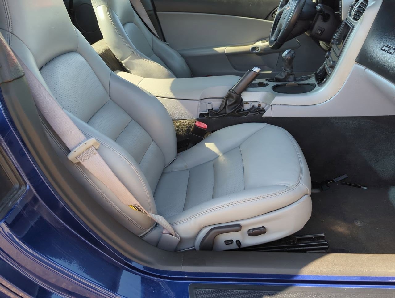 2005 Chevrolet Corvette Base 19