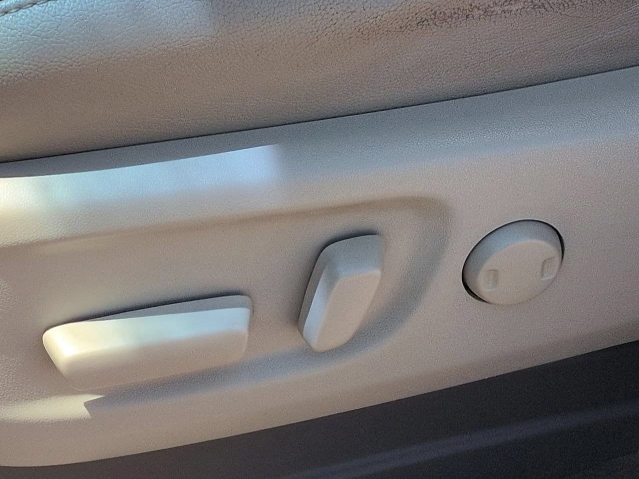 2015 Toyota Sienna XLE - Photo 16