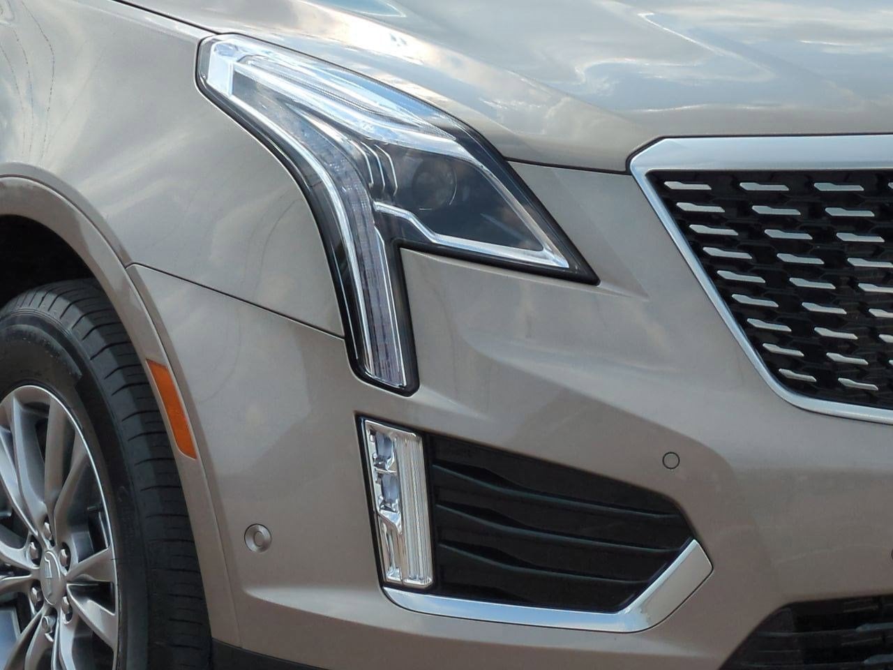 Thumbnail: 2023 Cadillac XT5 - 10