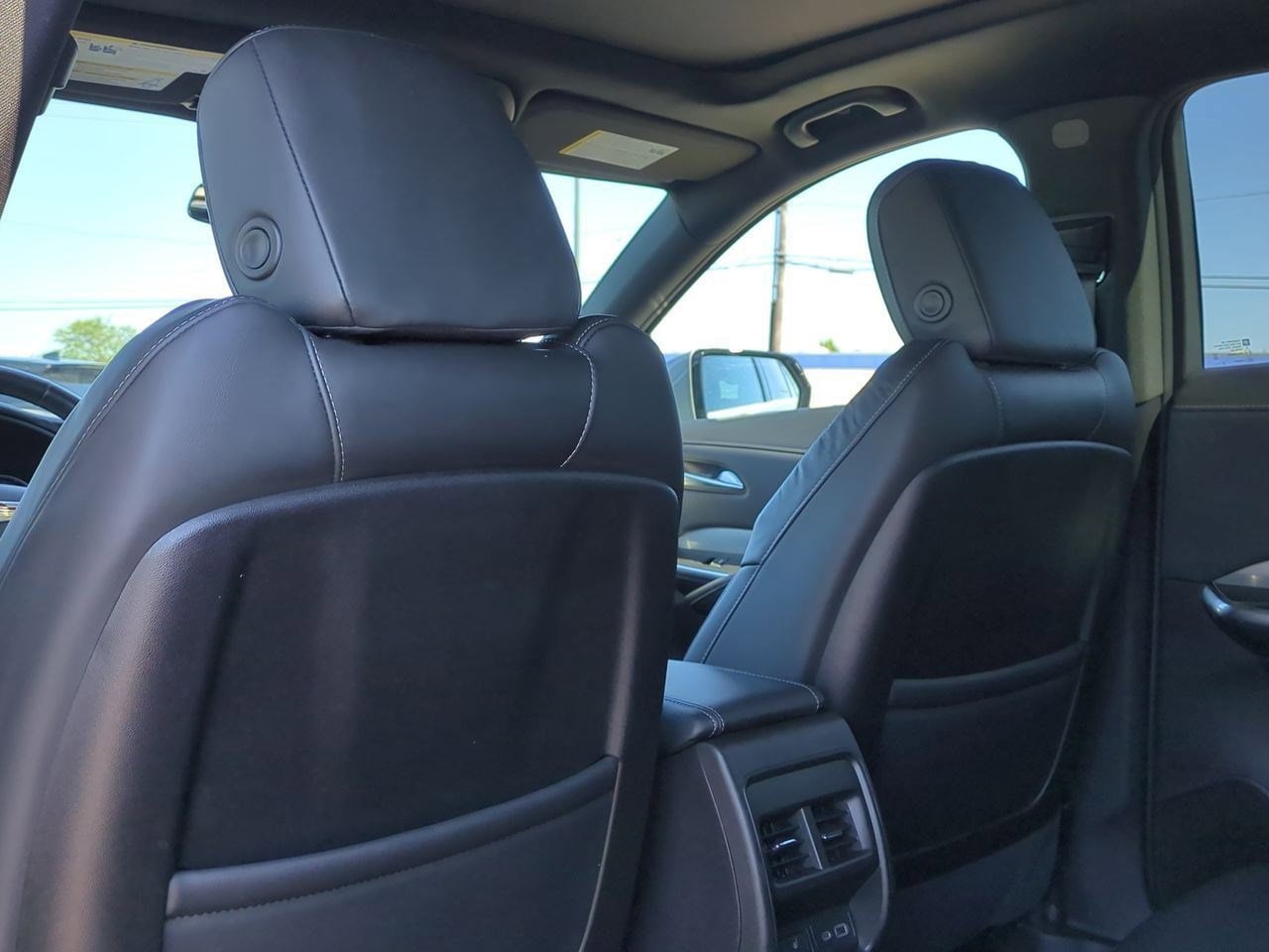 Thumbnail: 2023 Cadillac XT4 - 17