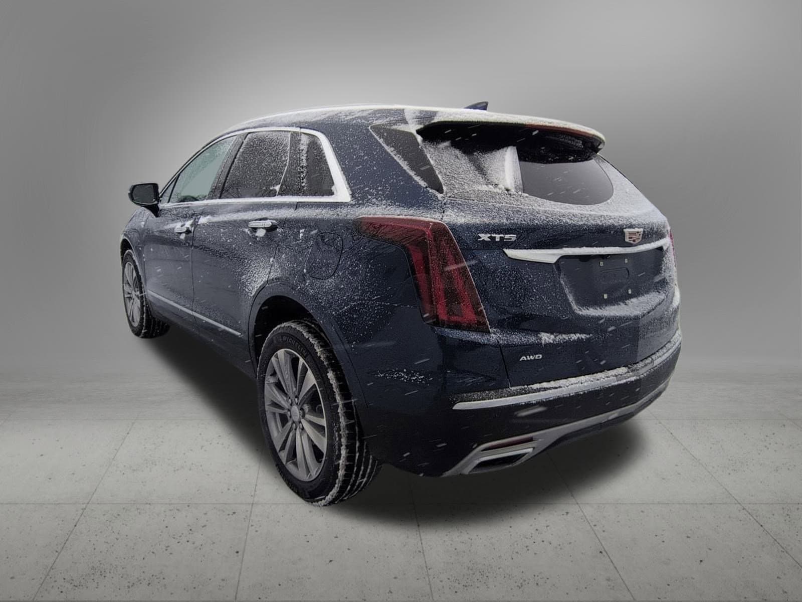 Thumbnail: 2024 Cadillac XT5 - 4