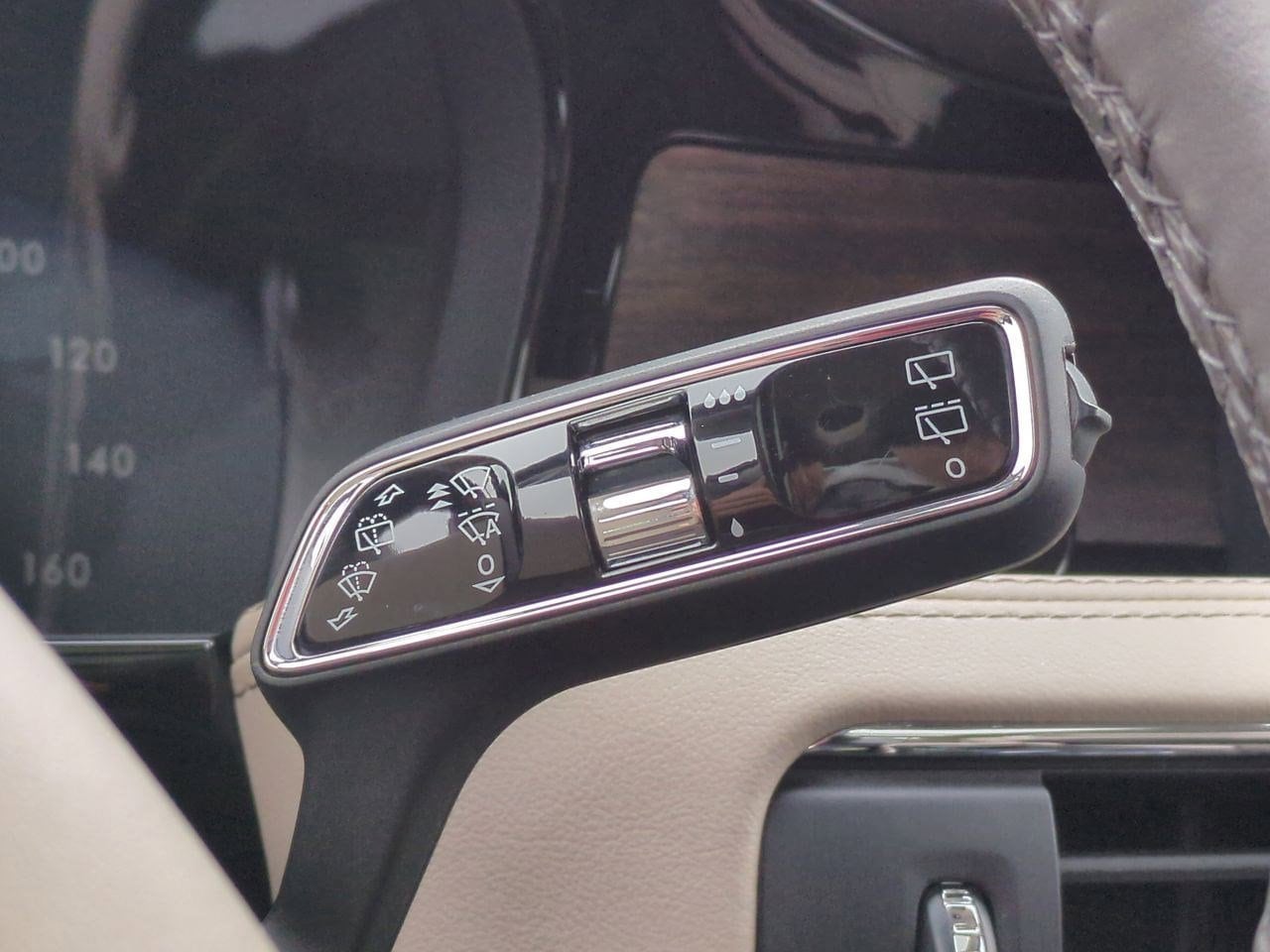 Thumbnail: 2022 Lincoln Corsair - 26