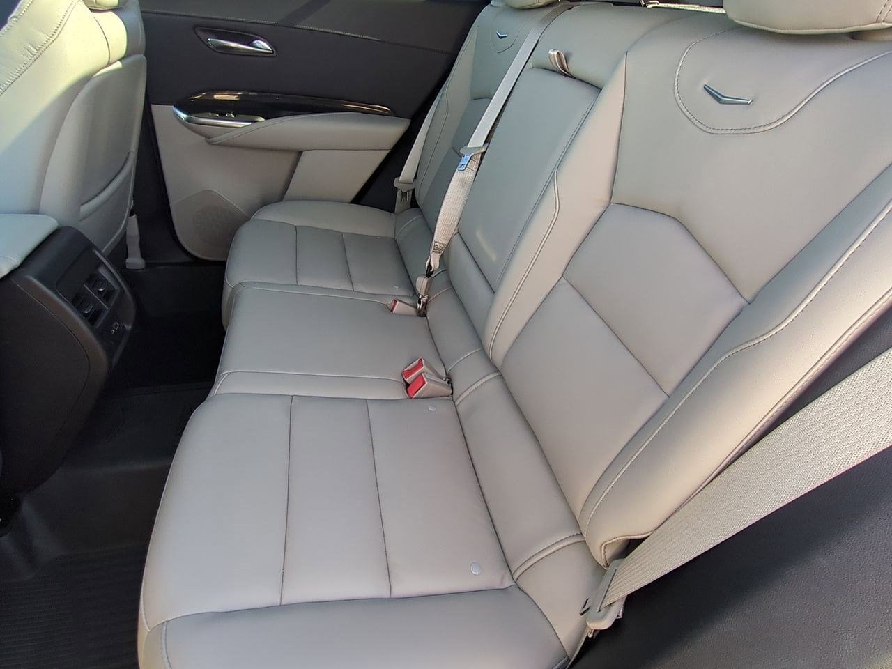 Thumbnail: 2023 Cadillac XT4 - 19