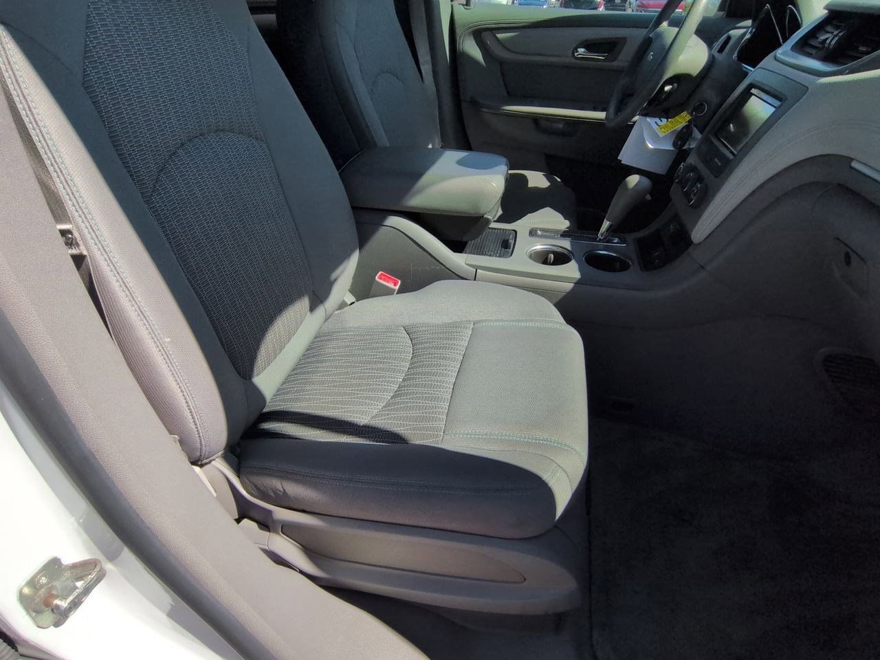 Thumbnail: 2017 Chevrolet Traverse - 21