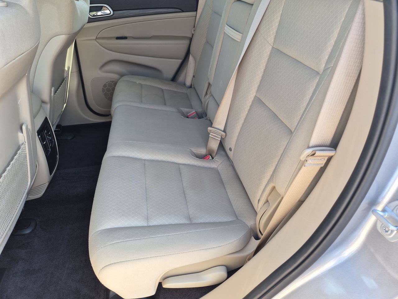 2019 Jeep Grand Cherokee Laredo E - Photo 19