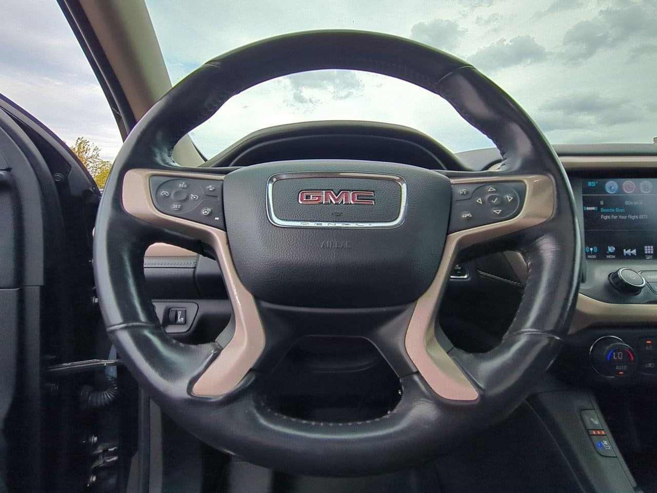2017 GMC Acadia Denali - Photo 23