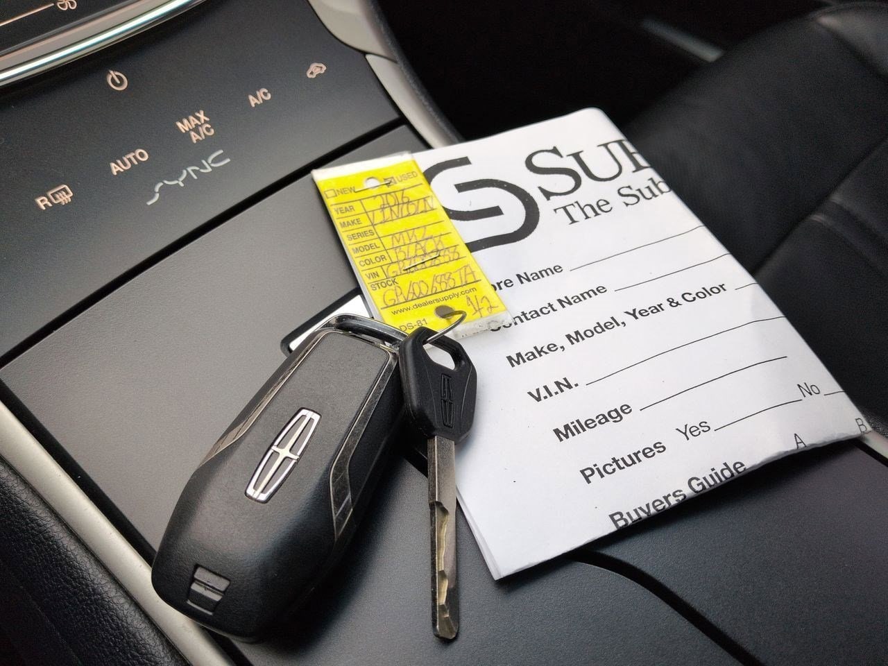 Thumbnail: 2016 Lincoln MKZ - 32