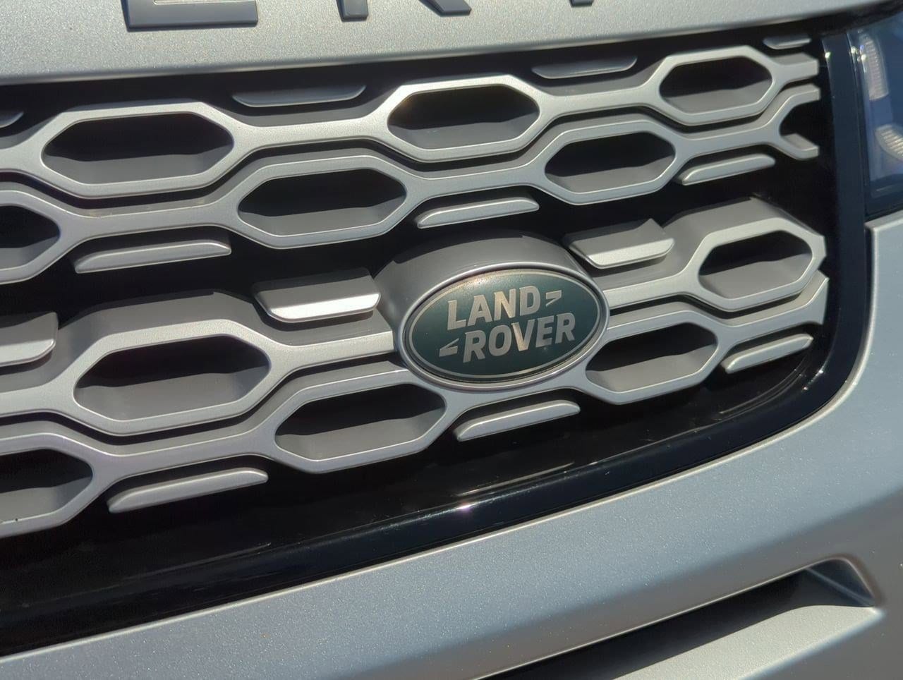 Thumbnail: 2020 Land Rover Discovery Sport - 10