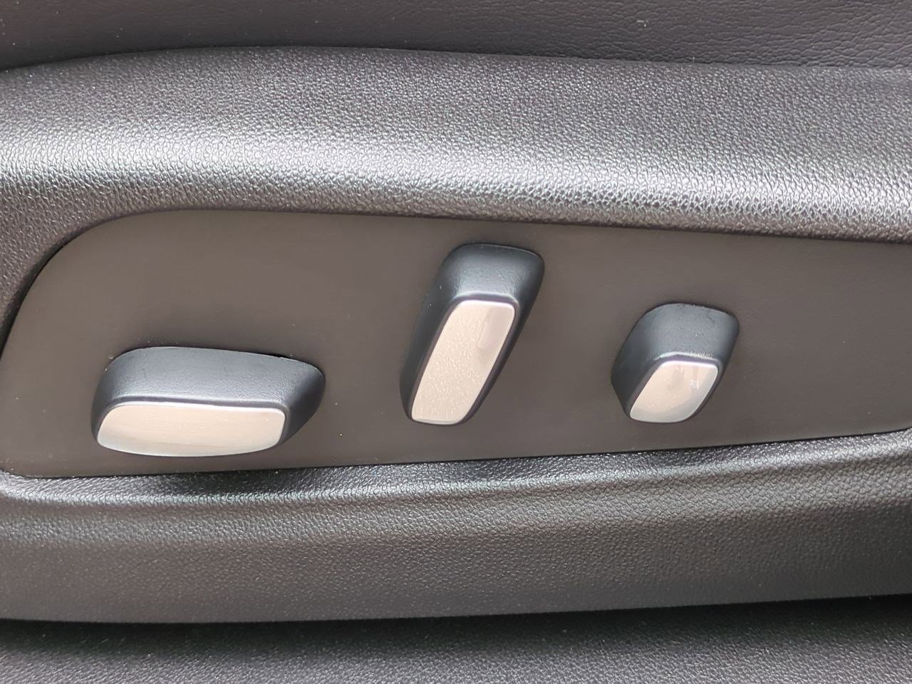 Thumbnail: 2023 Cadillac XT5 - 16
