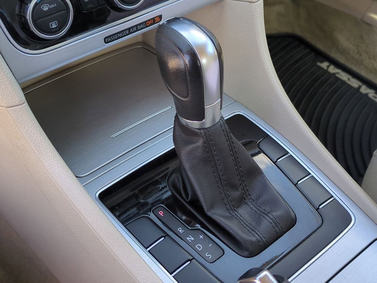 Thumbnail: 2012 Volkswagen Passat - 29