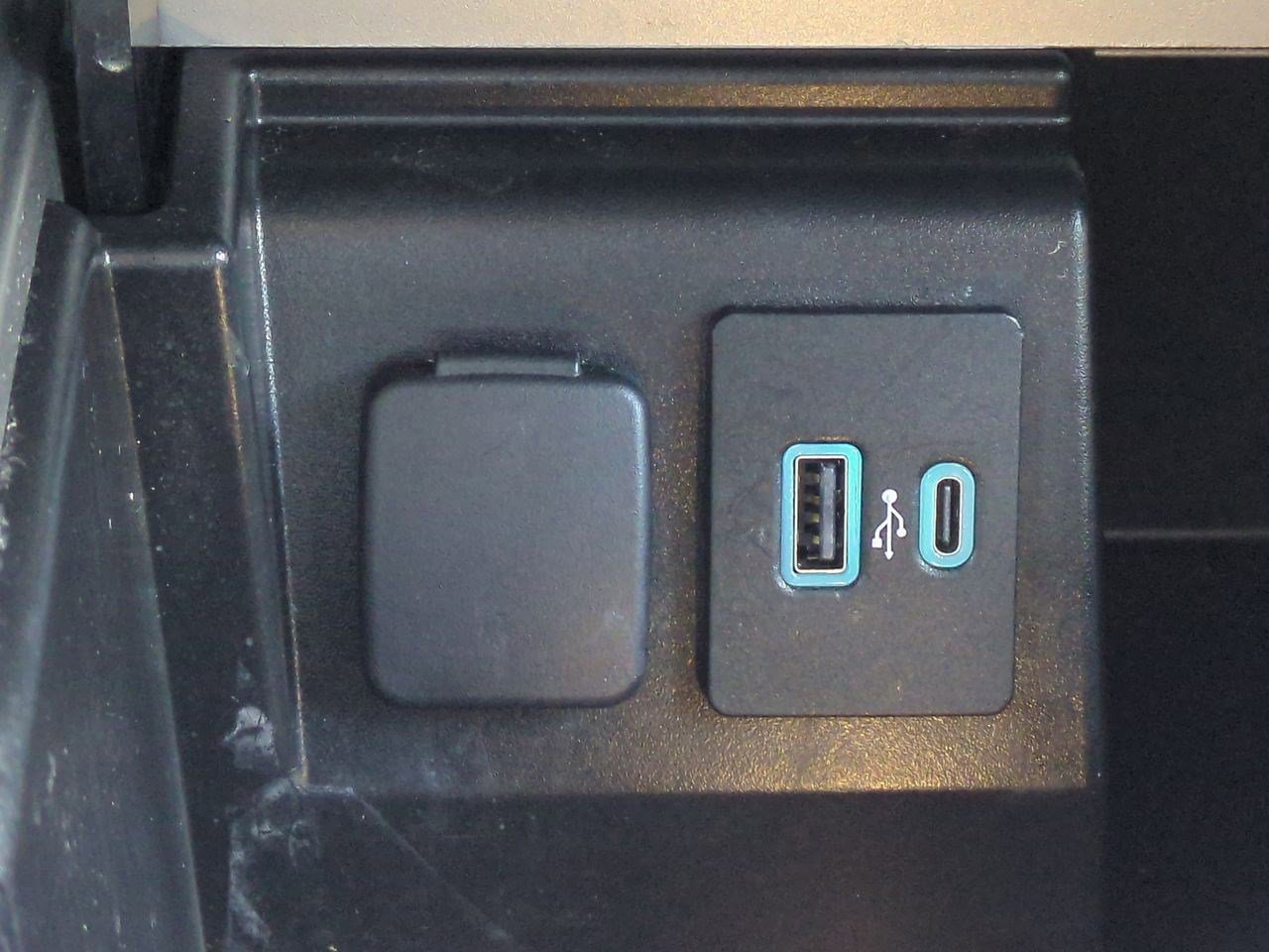 Thumbnail: 2022 Ford Explorer - 32