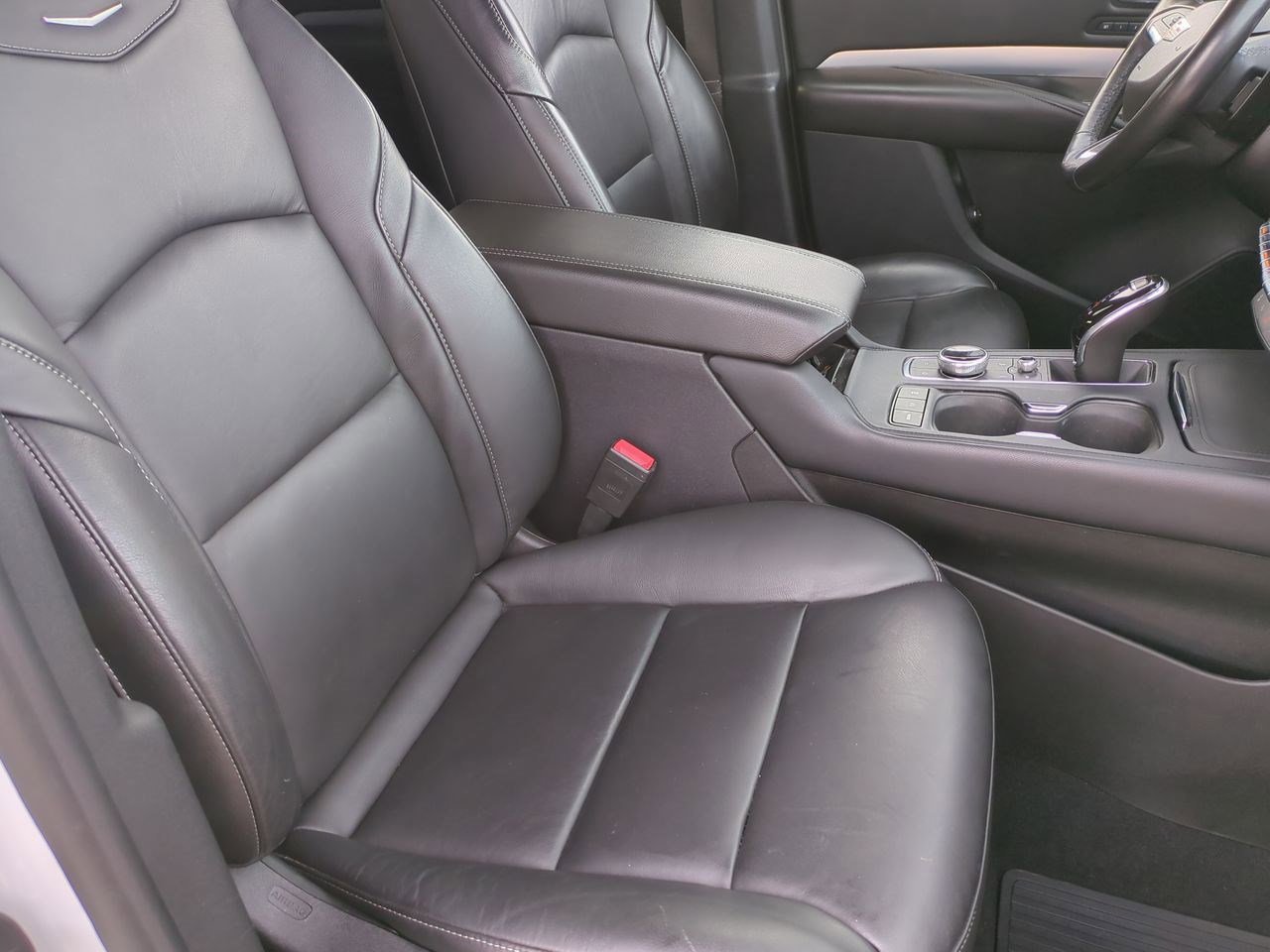 Thumbnail: 2021 Cadillac XT4 - 23