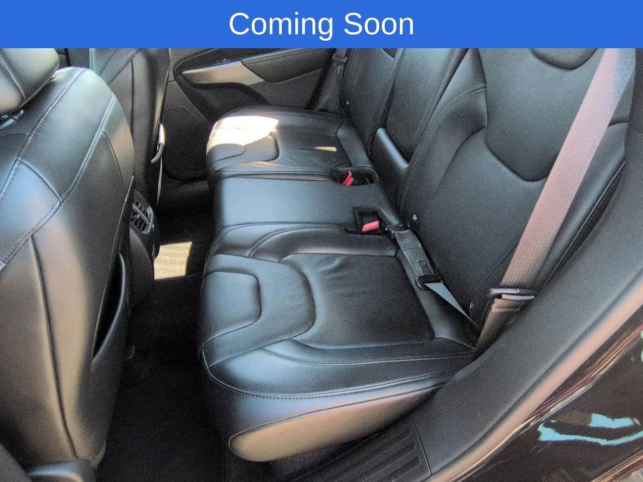 Thumbnail: 2019 Jeep Cherokee - 18