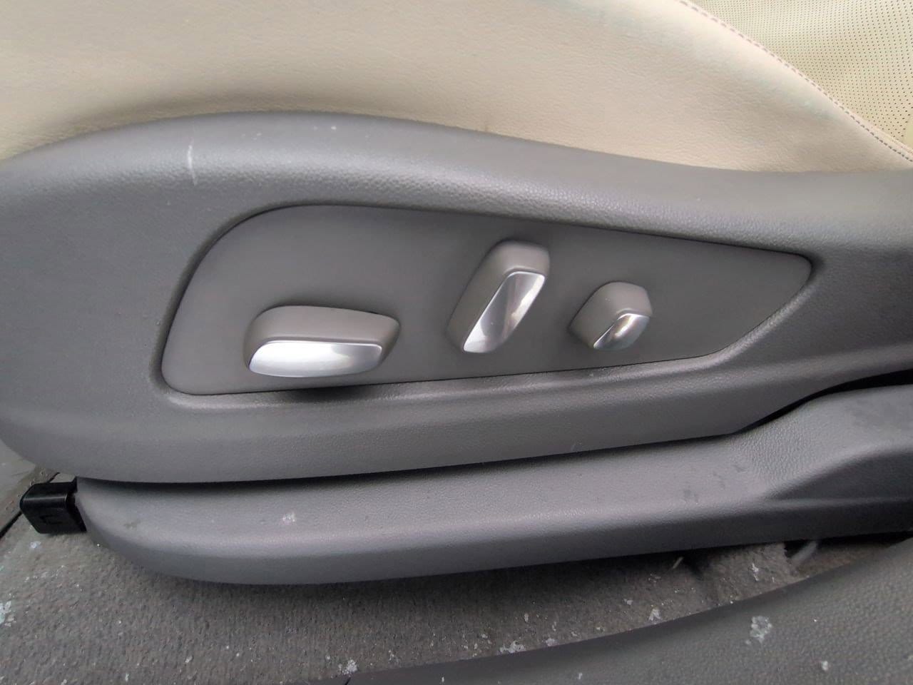 Thumbnail: 2024 Cadillac XT5 - 17