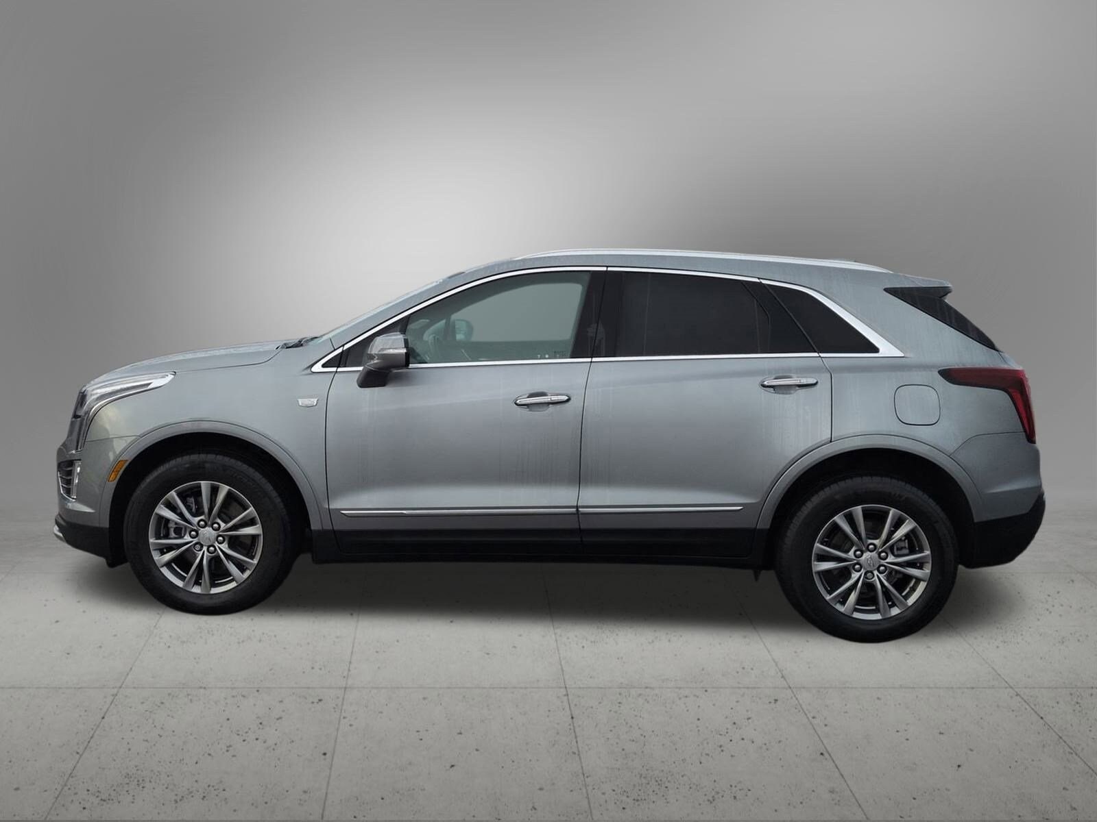 Thumbnail: 2023 Cadillac XT5 - 3