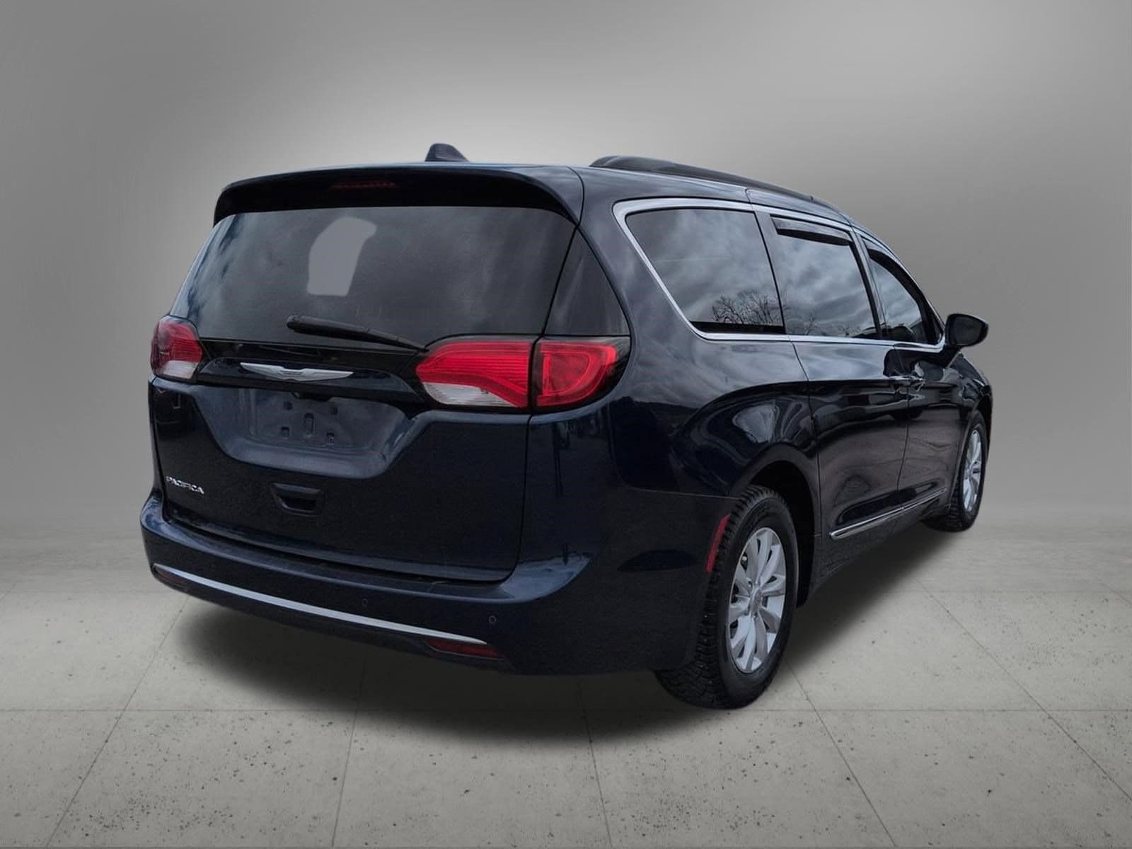 Thumbnail: 2017 Chrysler Pacifica - 6