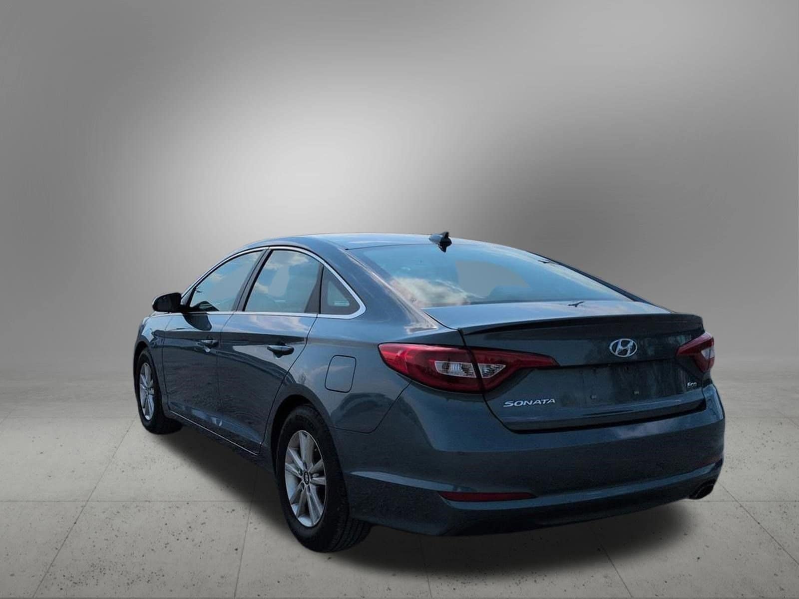 Thumbnail: 2015 Hyundai Sonata - 4