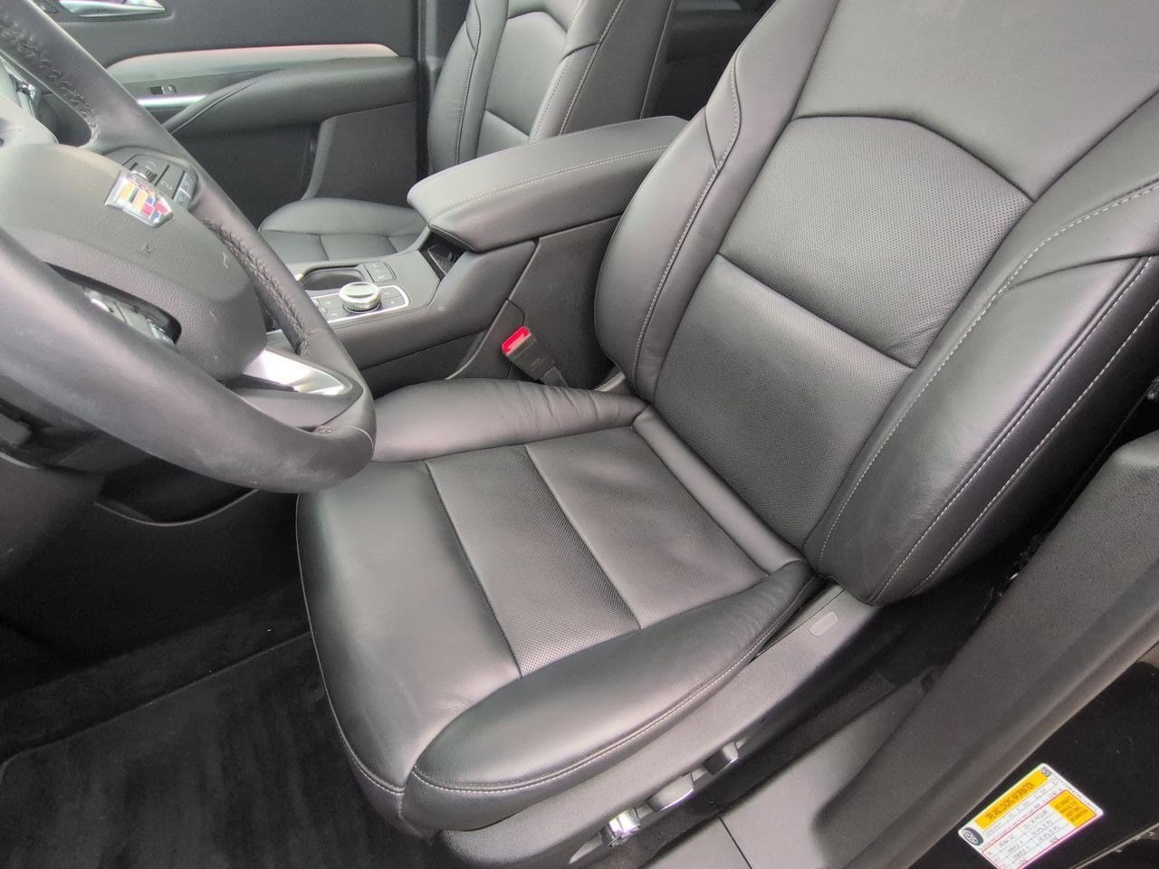 Thumbnail: 2023 Cadillac XT4 - 16