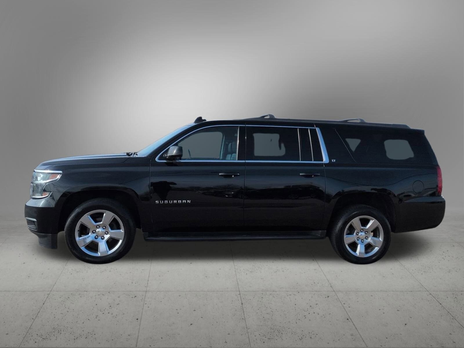 2016 Chevrolet Suburban LT photo 3
