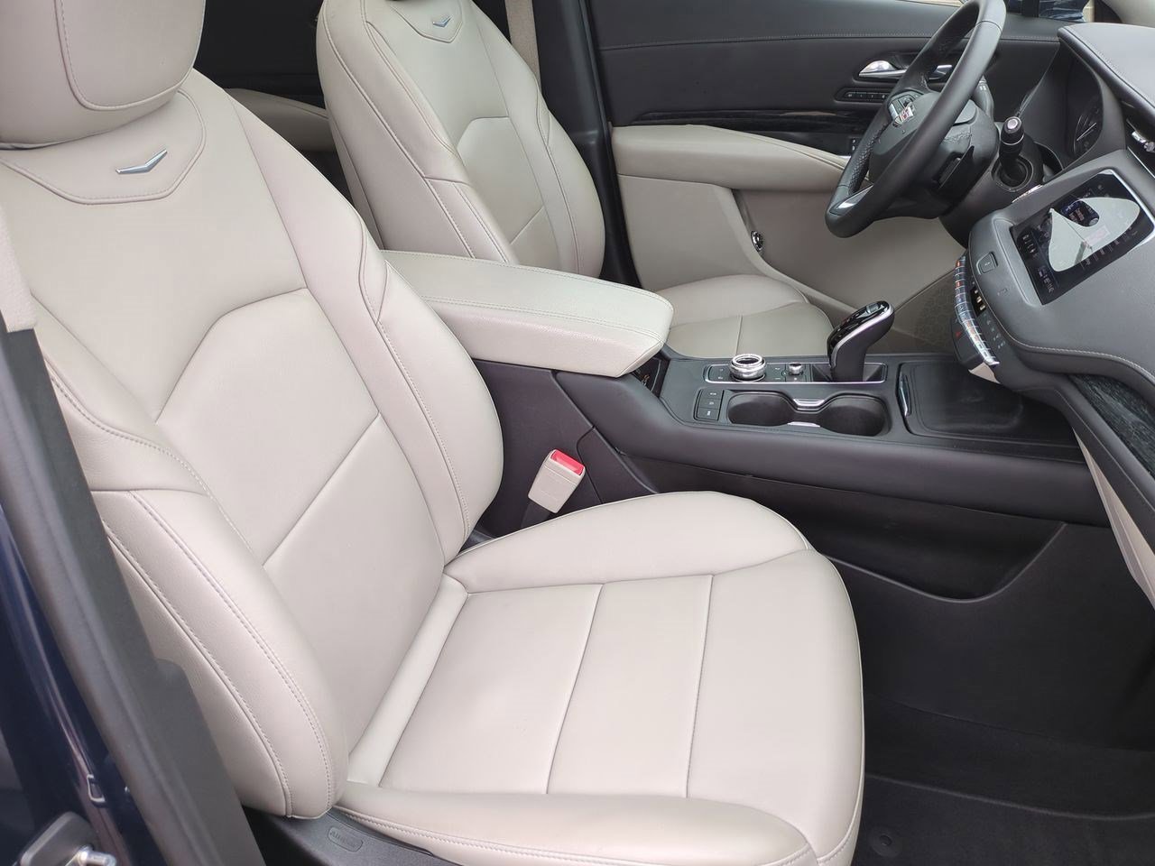 Thumbnail: 2021 Cadillac XT4 - 22