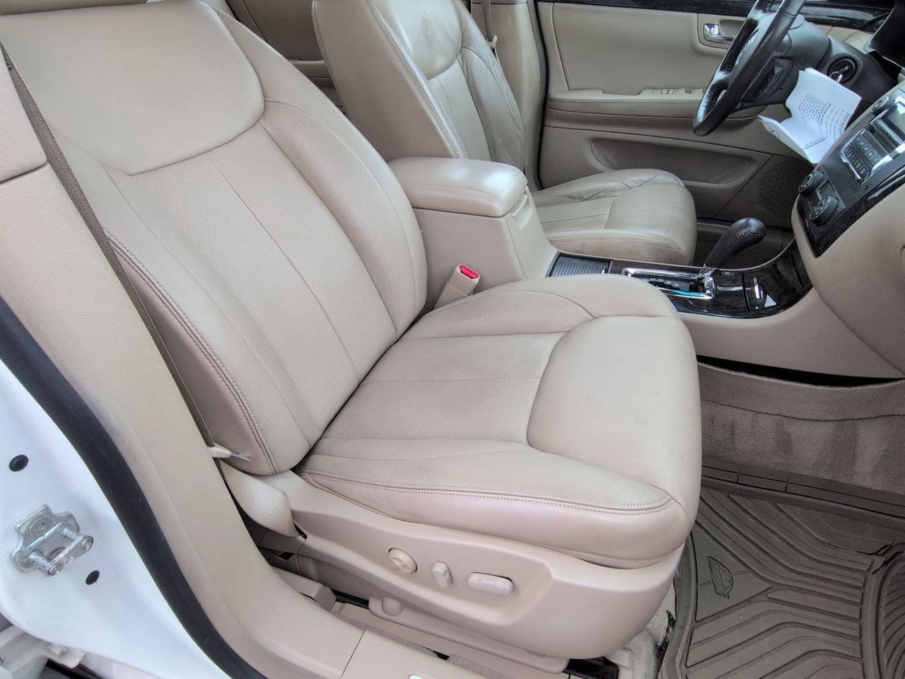 Thumbnail: 2008 Cadillac DTS - 19