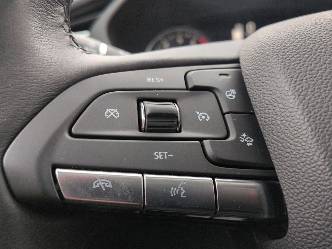 Thumbnail: 2023 Cadillac XT4 - 25