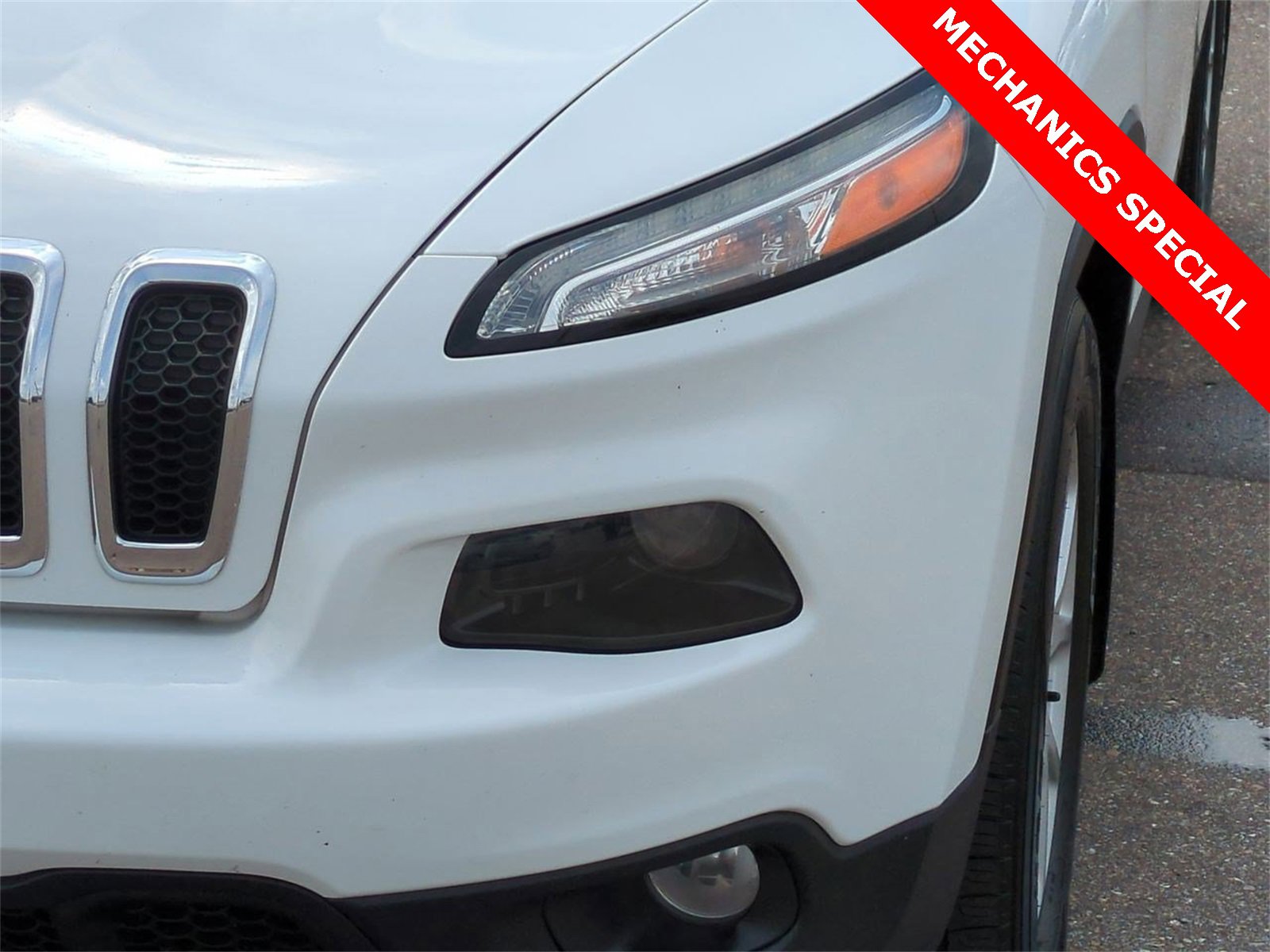 Thumbnail: 2015 Jeep Cherokee - 10