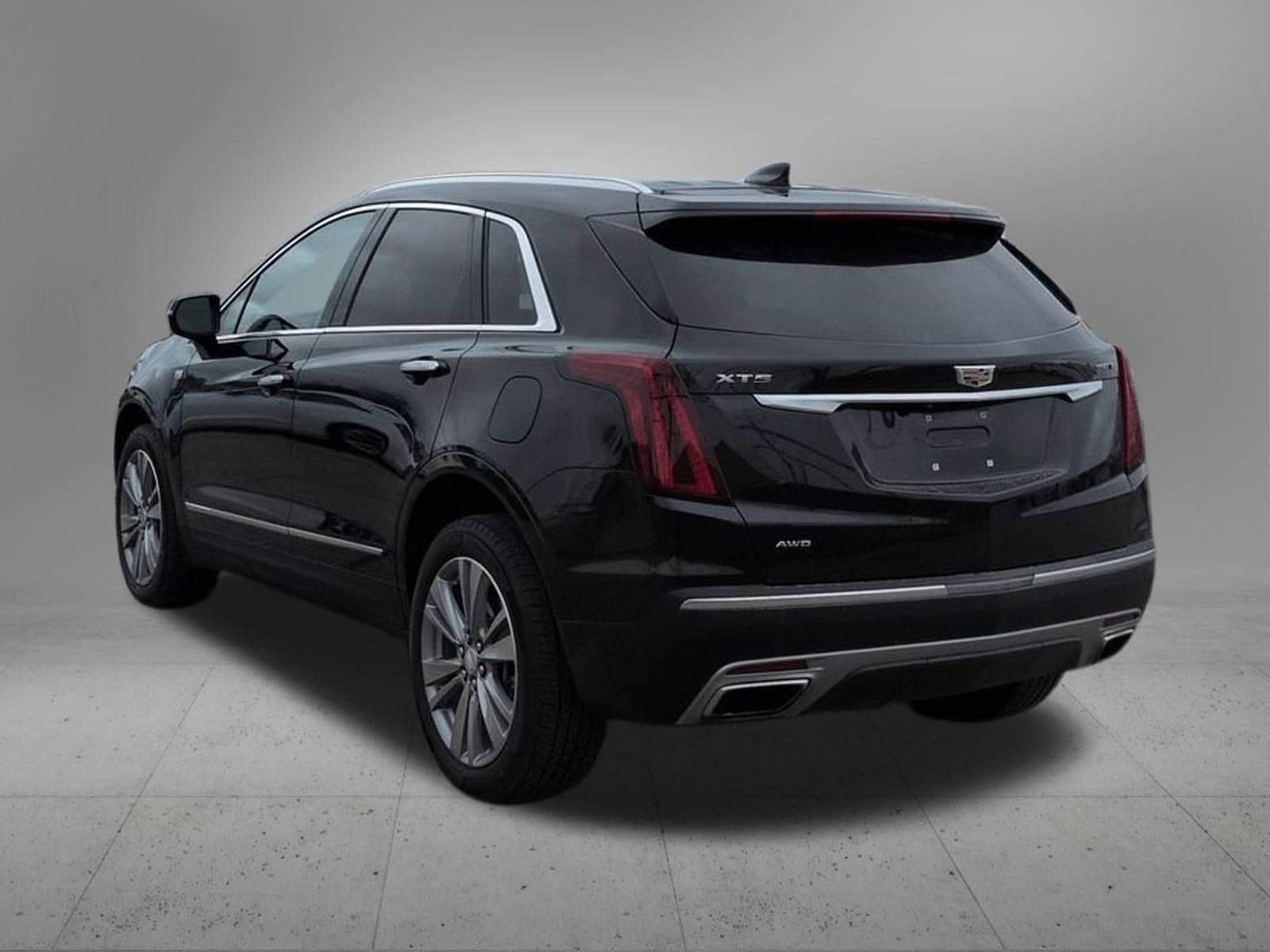 Thumbnail: 2023 Cadillac XT5 - 4