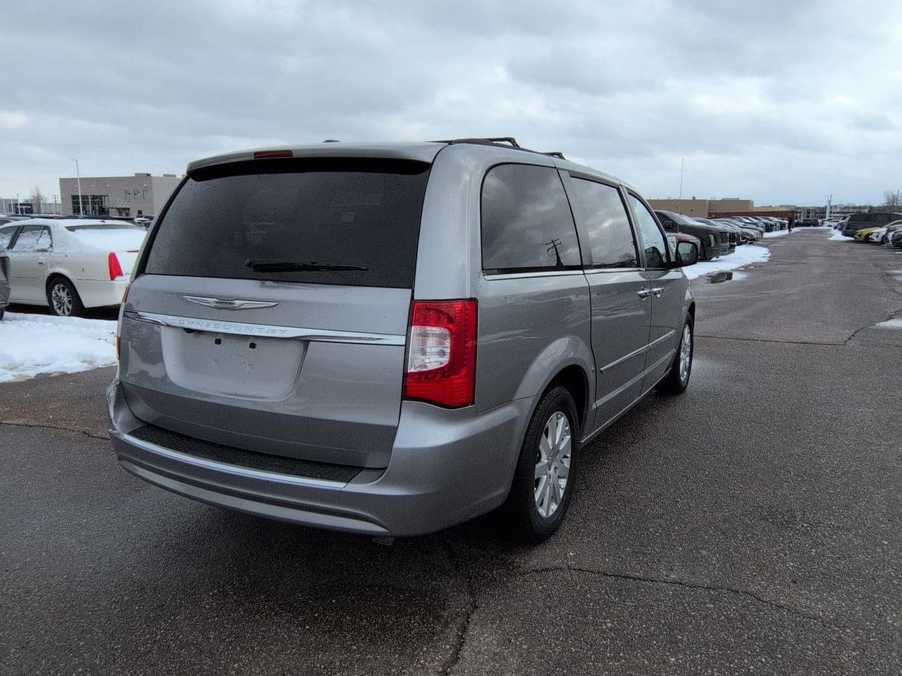 Thumbnail: 2015 Chrysler Town & Country - 6