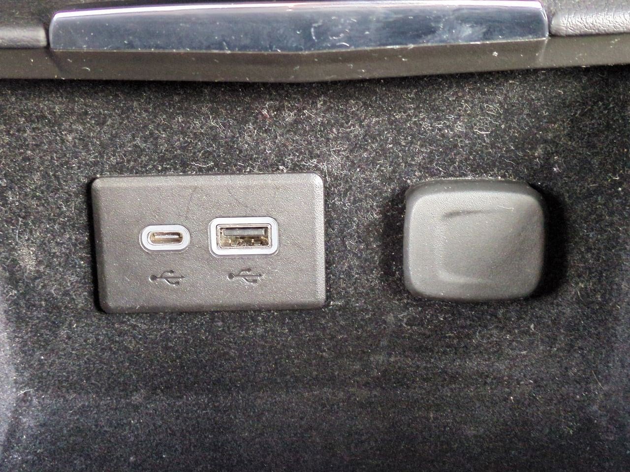 Thumbnail: 2023 Cadillac XT4 - 30