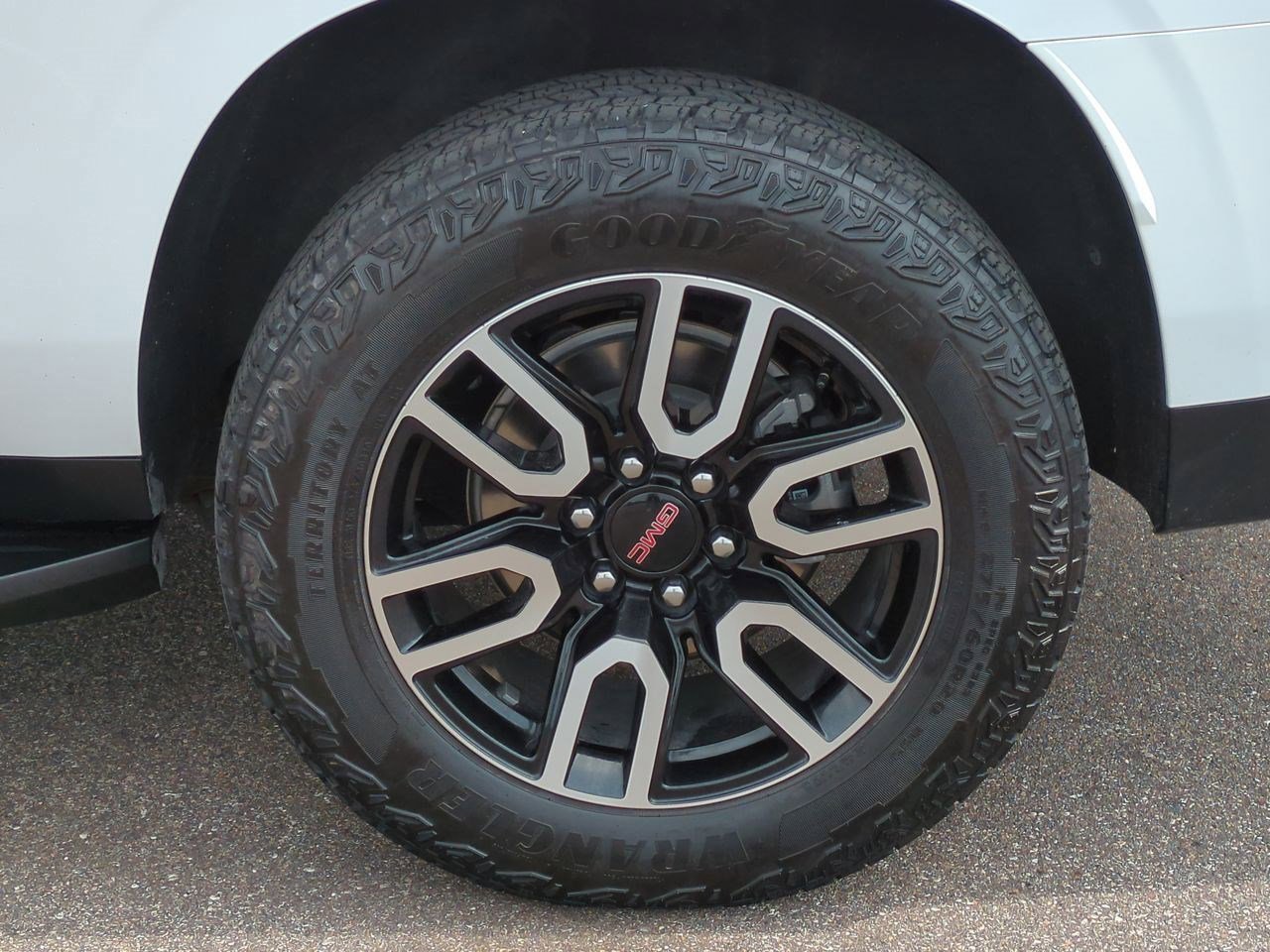 Thumbnail: 2023 GMC Yukon XL - 13