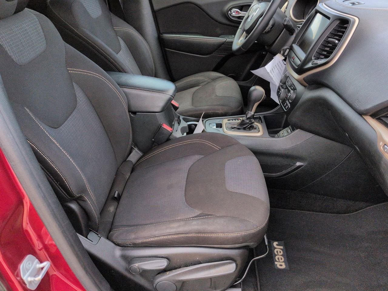 Thumbnail: 2015 Jeep Cherokee - 21