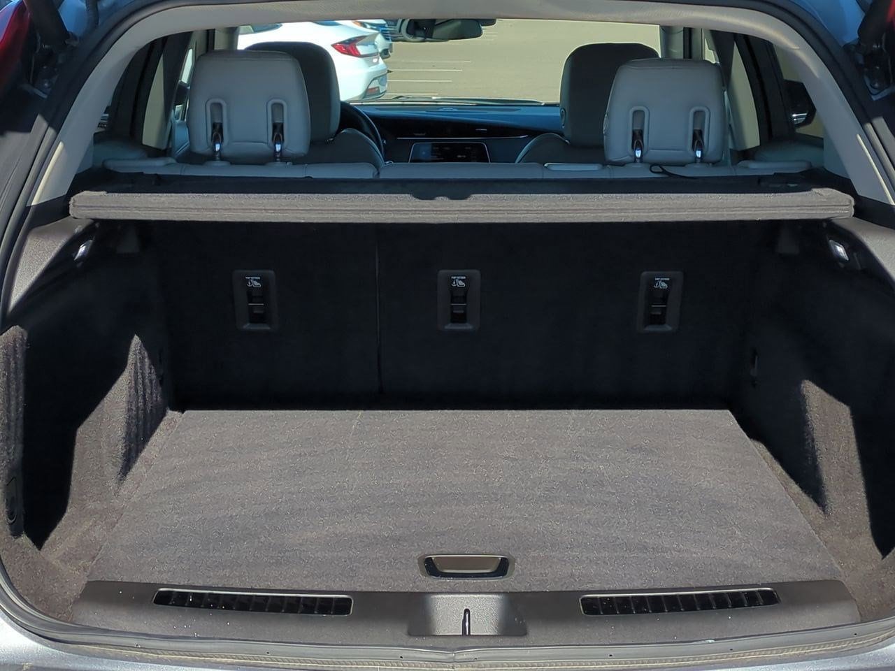 Thumbnail: 2023 Cadillac XT4 - 33