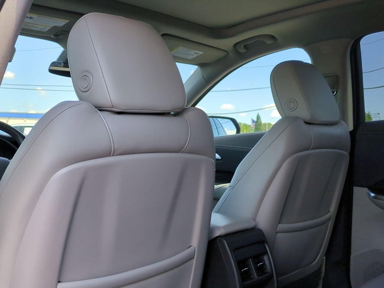 Thumbnail: 2022 Cadillac XT4 - 17