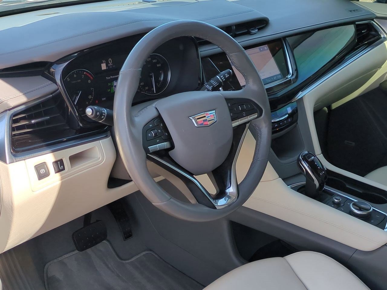 Thumbnail: 2023 Cadillac XT6 - 2