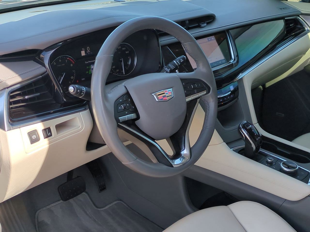 2023 Cadillac XT6 Premium Luxury photo 2