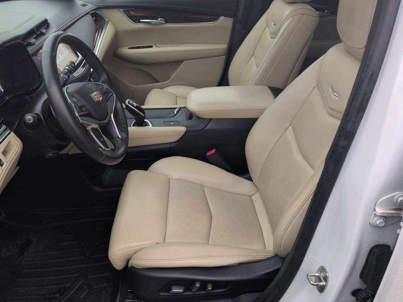 Thumbnail: 2017 Cadillac XT5 - 16