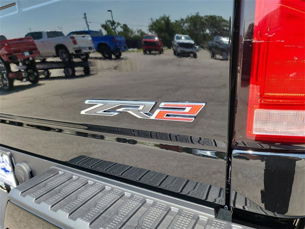 2025 Chevrolet Silverado 2500HD ZR2 photo 4