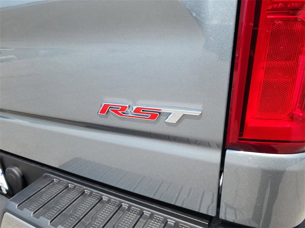 2026 Chevrolet Silverado 1500 RST photo 4