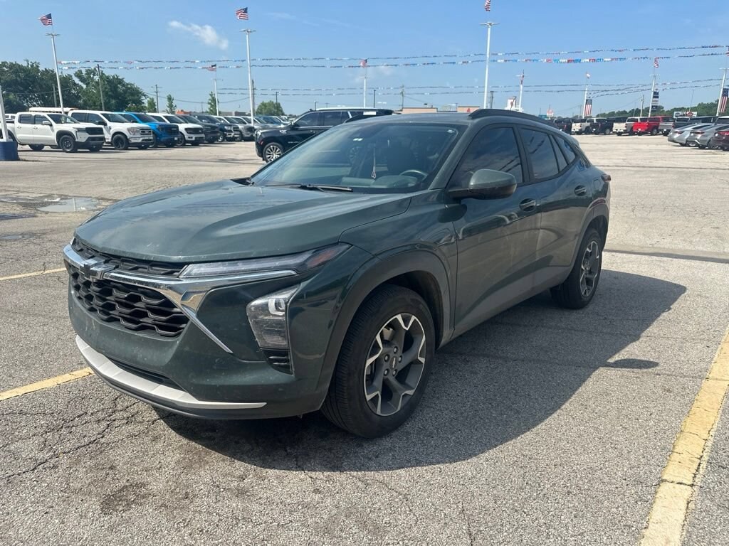 Used 2025 Chevrolet Trax LT SUV
