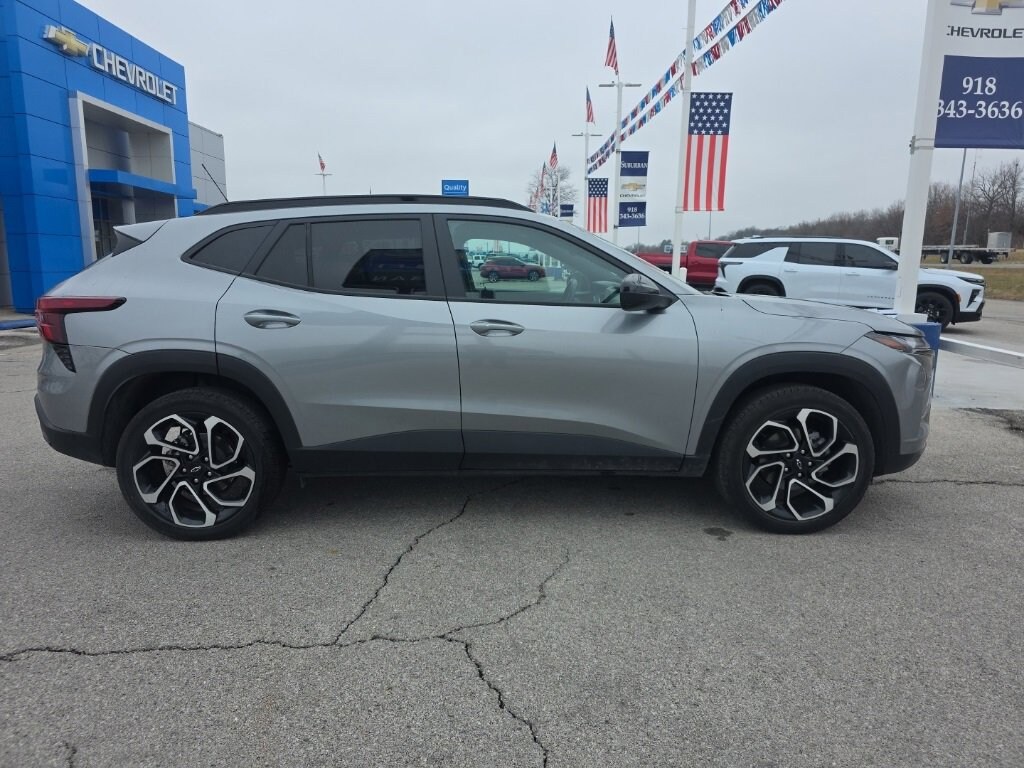 Used 2025 Chevrolet Trax 2RS SUV