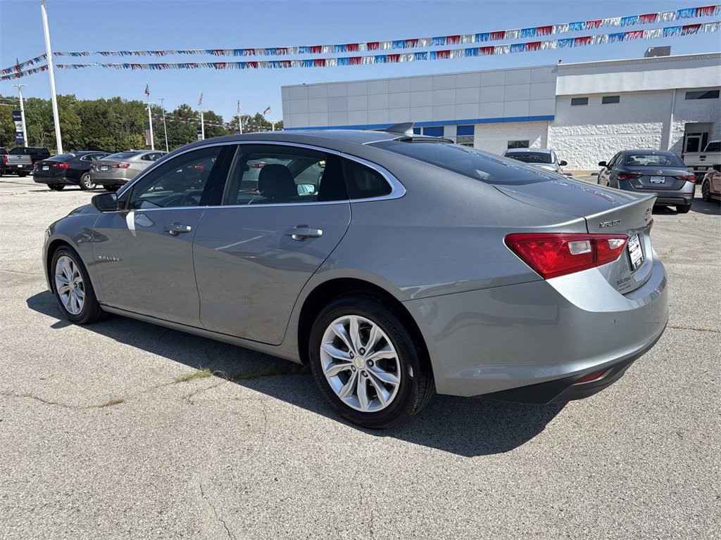2024 Chevrolet Malibu 1LT photo 2