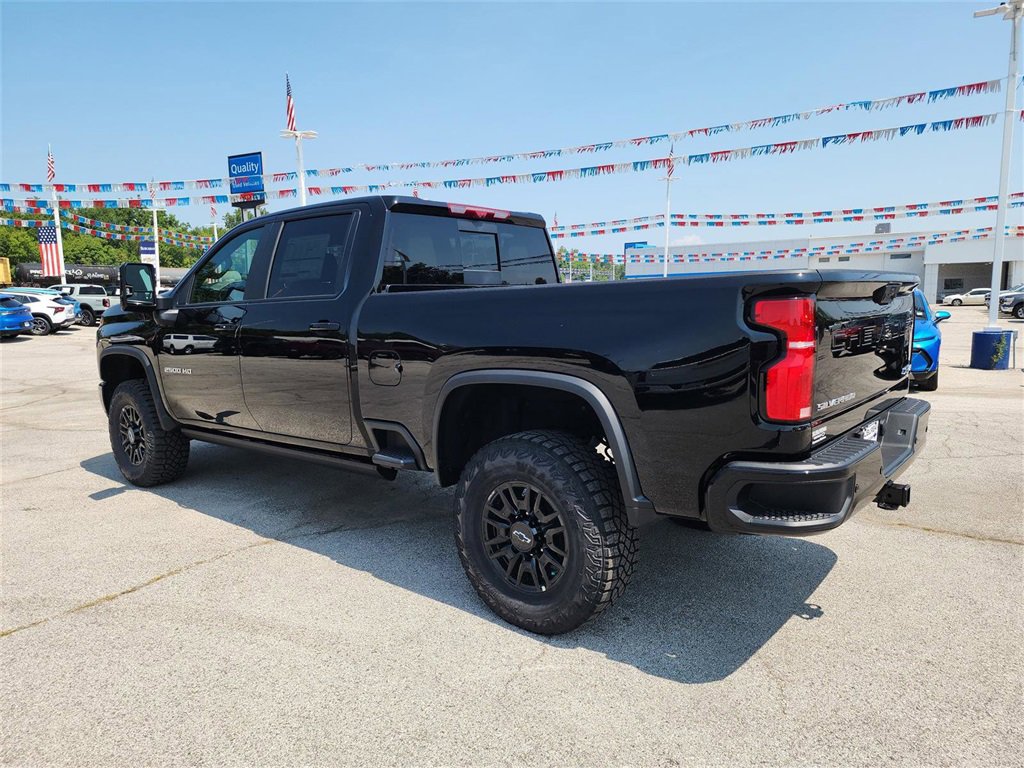 2025 Chevrolet Silverado 2500HD ZR2 photo 2
