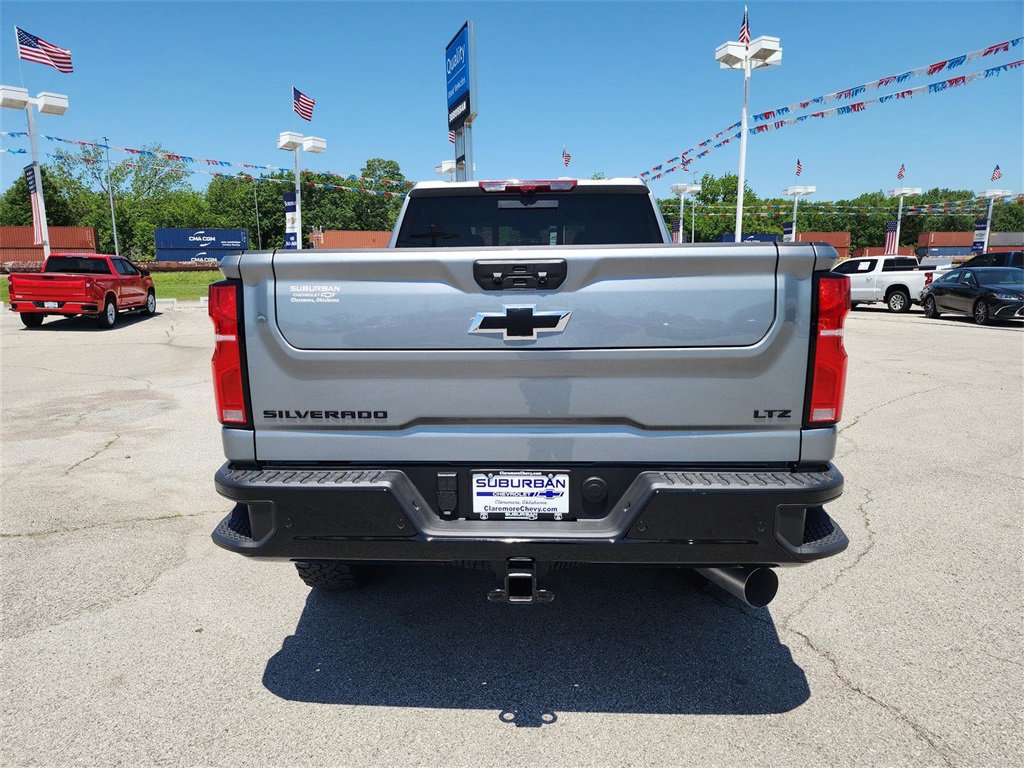 2025 Chevrolet Silverado 2500HD LTZ photo 3
